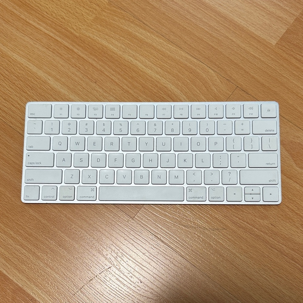 Apple Wireless White Magic Keyboard a1644 (lightening)